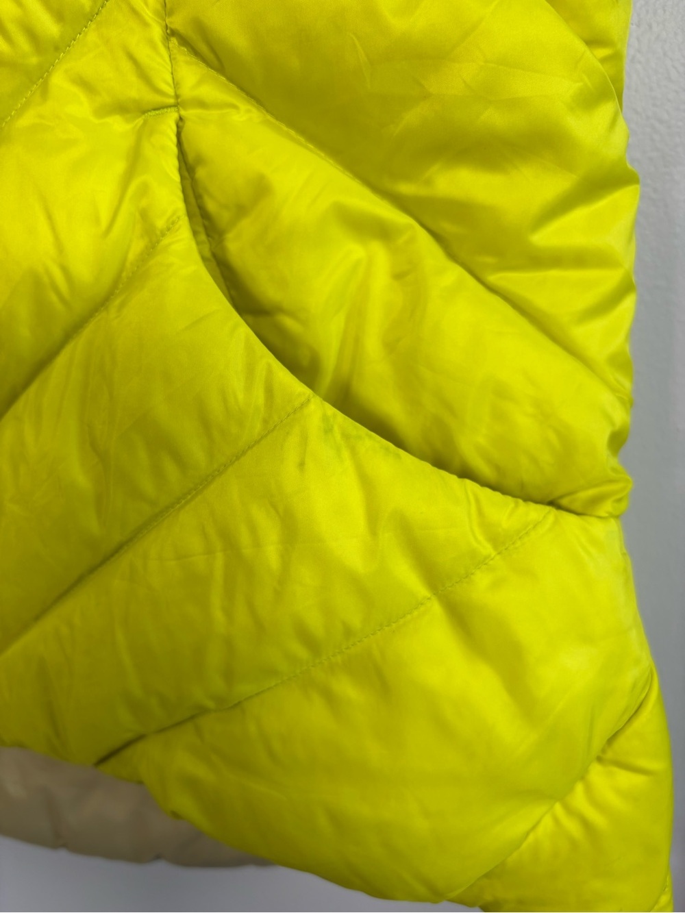 lululemon athletica Down Town Puffer Vest Quilted Design 650 Down Filled Size 10 - Picture 2 of 5